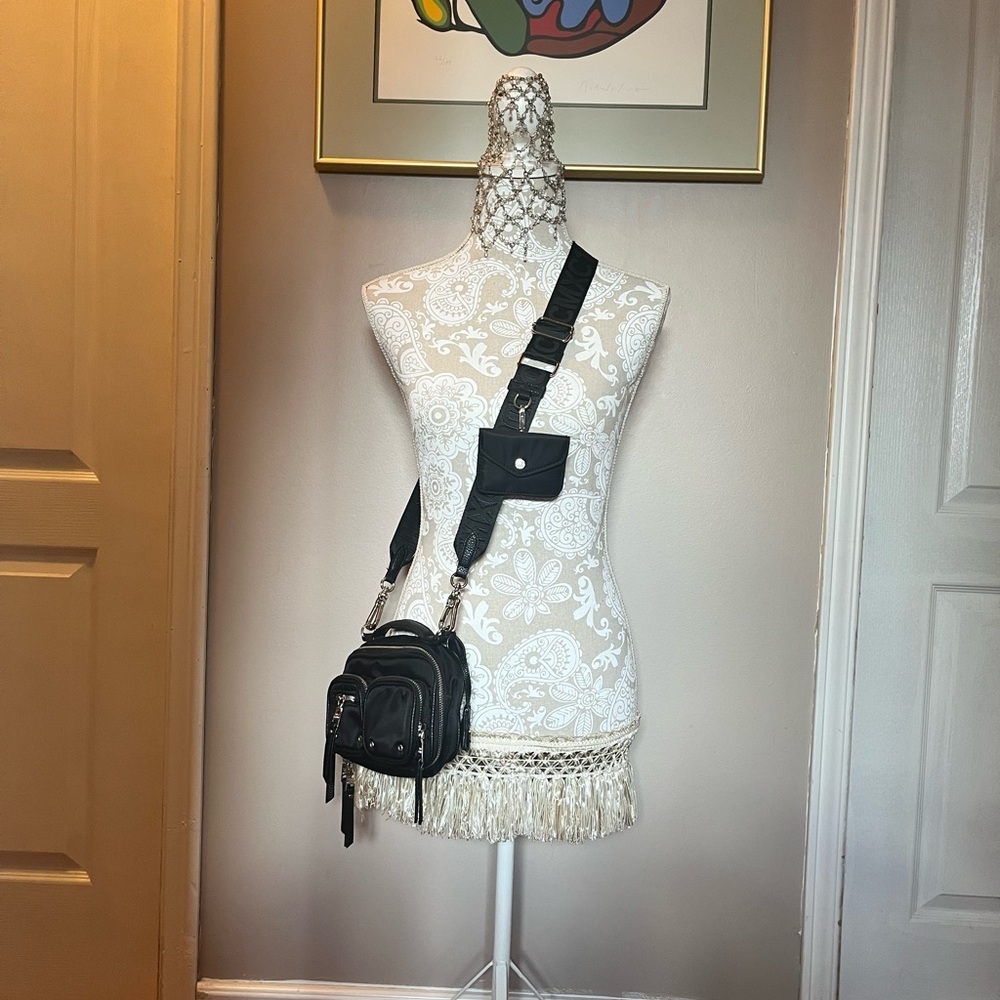 Steve Madden Black Crossbody Camera Bag with Removable Wide Strap - Picture 2 of 16